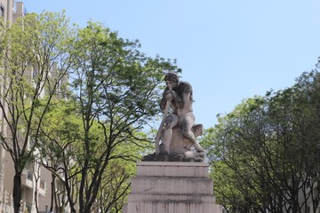 Statue 