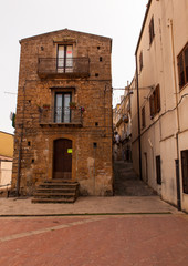 Fototapeta na wymiar Old house in Piazza Armerina
