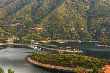 Obraz premium Sunset ladscape of Vacha (Antonivanovtsi) Reservoir, Rhodope Mountains, Plovdiv Region, Bulgaria