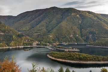Obraz premium Sunset ladscape of Vacha (Antonivanovtsi) Reservoir, Rhodope Mountains, Plovdiv Region, Bulgaria
