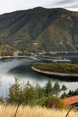 Obraz premium Sunset ladscape of Vacha (Antonivanovtsi) Reservoir, Rhodope Mountains, Plovdiv Region, Bulgaria