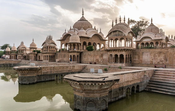 evening at kusum sarovar in havardhan