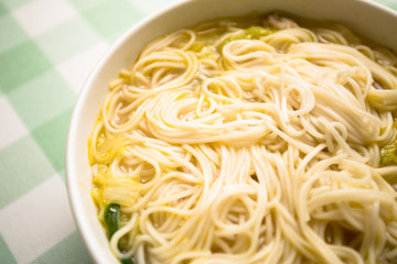 Snack thin noodles with pork