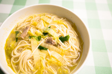 Snack thin noodles with pork