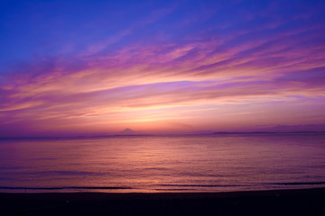 Fototapeta na wymiar 富士山とピンクの夕焼け