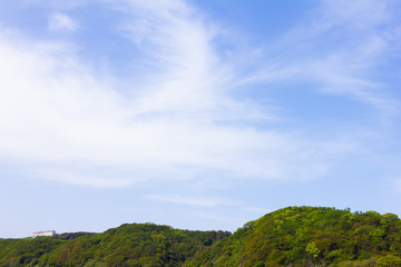 Fototapeta na wymiar 和歌山県加太の青い空と緑の山