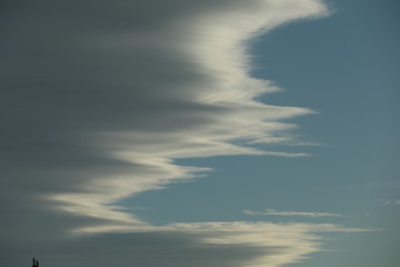 Blauer Himmel und Wolken