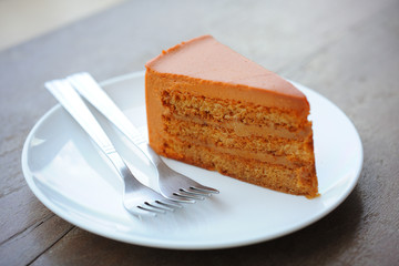 Thai tea cake is delicious