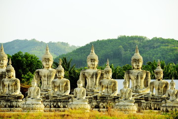 Fototapeta na wymiar temple and buddha statue