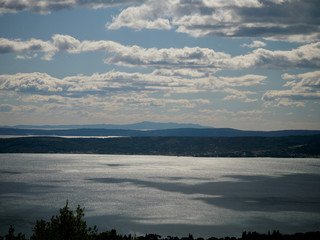 Obraz premium mir geht das Herz auf, wenn ich so etwas schönes sehe, das Spiel des Lichts, die Schatten, die Reflektion im Wasser, die Inseln Solta, Brac und Hvar im unterschiedlien Lichtstimmungen, Split Du schöne