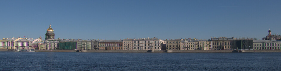 Naklejka premium Neva river and city view, spring.