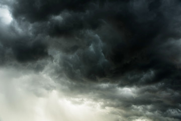 Obraz premium Dark clouds and thunderstorm with rainy, Dramatic black clouds in summer