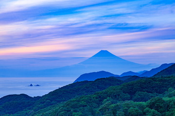 夕暮れの富士山、静岡県松崎町石部にて