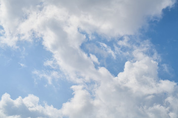 Obraz premium Beautiful sky with fluffy clouds