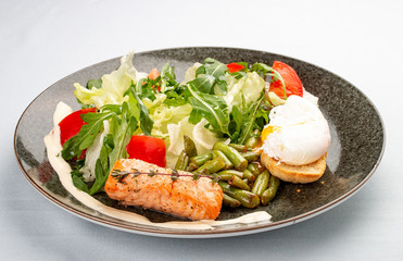 Salmon with poached egg, salad and asparagus beans