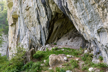 Fototapeta na wymiar Cave entrance in the mountains