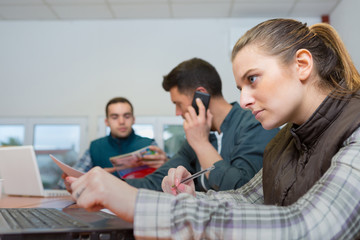 warehouse managers using laptop in warehouse