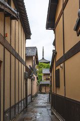 Fototapeta premium 古都京都 東山の路地風景