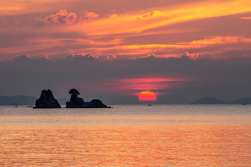Naklejka na ściany i meble The sun is falling at the tropical sea, Thailand.