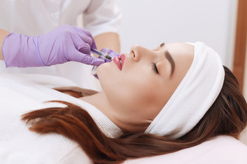 Obraz na płótnie Canvas Procedure filler injection in beauty clinic.
