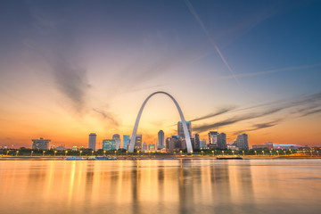 St. Louis, Missouri, USA downtown cityscape on the Mississippi - obrazy, fototapety, plakaty