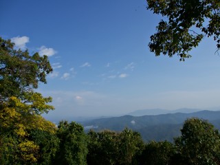 Obraz premium The mountain landscape at the morning with tree at the front in Nan, Thailand