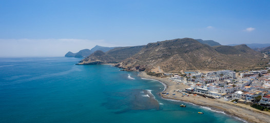 Panorámica aérea del pueblo costero de Las Negras, Cabo de Gata, Almería