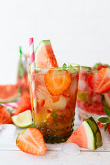 Leckere Limonade mit Erdbeeren