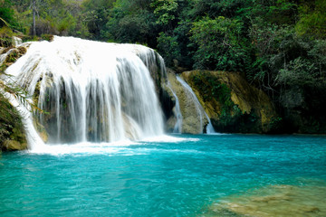 Fototapeta na wymiar Mexico waterfall El Chiflon