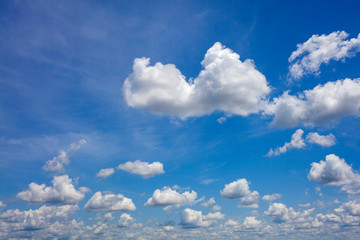 Obraz na płótnie Canvas Skyscape cloudscape blue sky with white puffy clouds.