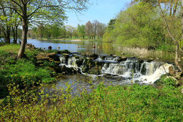 A lake and a waterfall in the Kent countryside