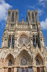 Fototapeta na wymiar Reims, la cattedrale di Notre-Dame - Francia