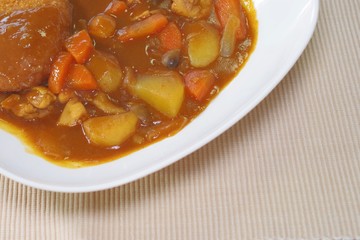 コロッケをトッピングしたカレーシチュー