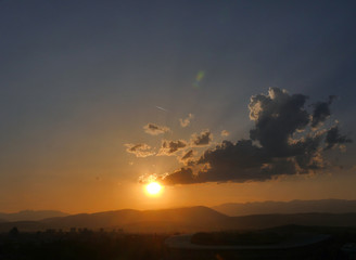 Naklejka premium golden sunset sky