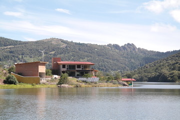 Frente al lago