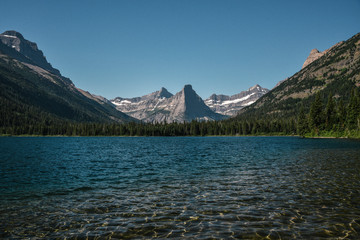 Obraz premium Glenn's Lake in Glacier National Park in Montana During Summer