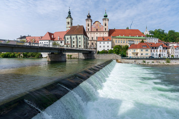 Fototapeta na wymiar Steyr Stadtansicht mit Steyr Fluss