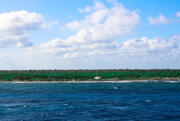 Fototapeta na wymiar landscape with the gulf of mexico and blue sky