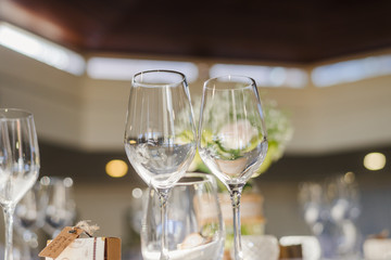 Wine glass with dining set prepare dinner on table in restaurant and cafe