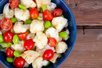 cauliflower salad with edamame and tomato