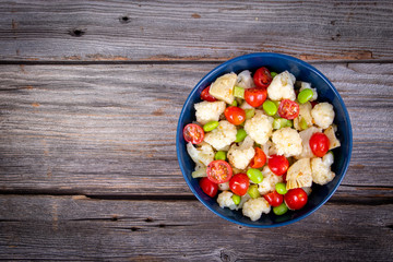cauliflower salad with edamame and tomato
