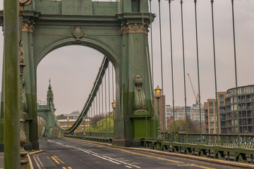 Obraz premium Hammersmith Bridge over the river Thames in London, England