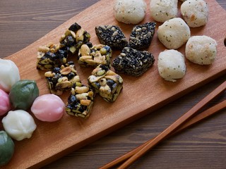 한국의 음식 모듬한과, 강정, 떡, 꿀떡, 찰떡