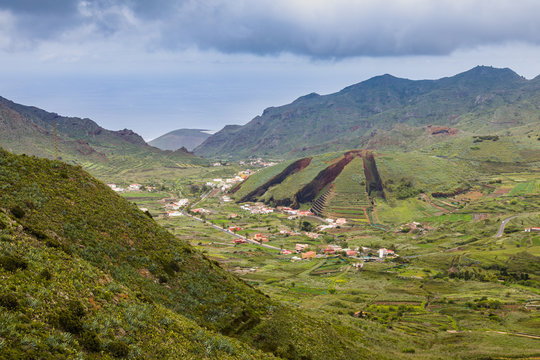 Mountain viewpoint on the road to Tamaimo