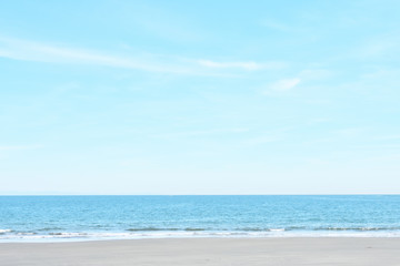 空と海と砂浜