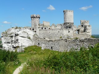 Fototapeta na wymiar OGRODZIENIEC,POLSKA-Najpotężniejsze ruiny zamku w Polsce