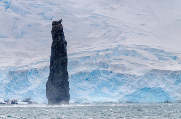 Obraz premium The Astrolabe Needle is a 50 meter tall monolith off the coast of Brabant island, near the Antarctic Peninsula