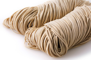 生そば　Raw soba noodles on white background.