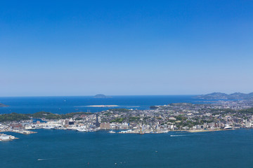 Naklejka na ściany i meble 風頭から見た、五月晴れの関門海峡と日本海と下関市街地