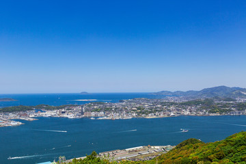 風頭から見た、五月晴れの関門海峡と日本海と下関市街地